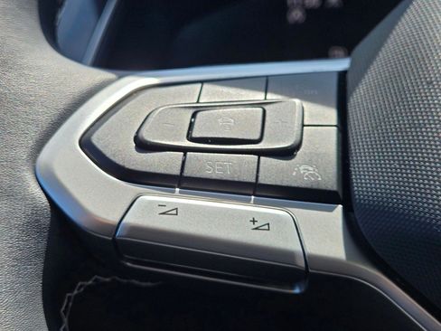 Used 2024 Volkswagen Tiguan SE w/ Panoramic Sunroof Package AWD/4WD image 27