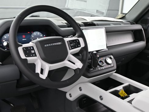 Certified 2025 Land Rover Defender 90 X-Dynamic SE image 7