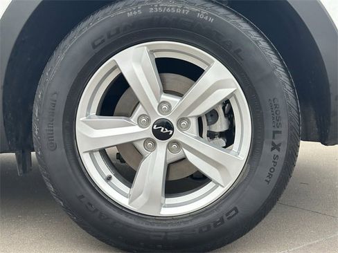 Used 2023 Kia Sorento LX image 8