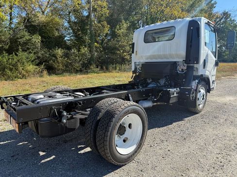 New 2026 Isuzu NPR image 7