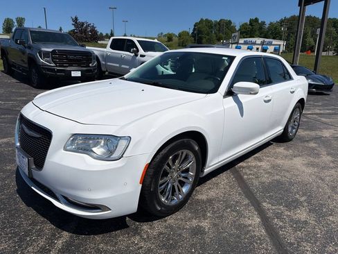 Used 2017 Chrysler 300 Limited w/ 300 Premium Group RWD image 1