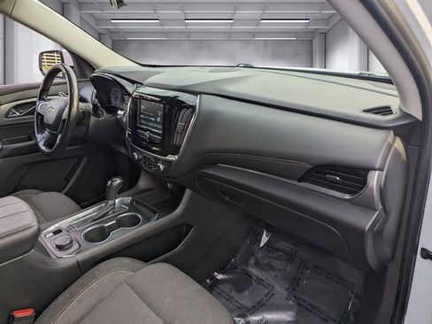 Used 2019 Chevrolet Traverse LT image 17