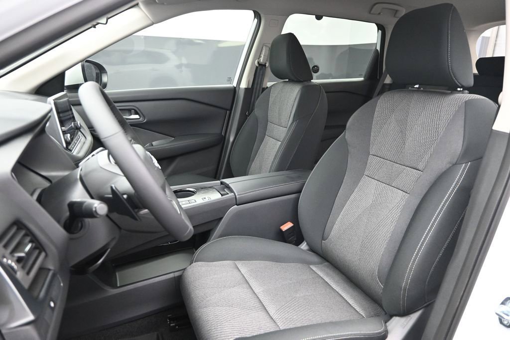 Certified 2026 Nissan Rogue SV FWD image 19