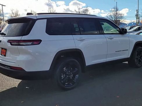 New 2025 Jeep Grand Cherokee L Altitude image 8
