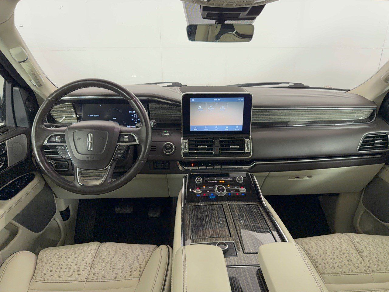 Used 2020 Lincoln Navigator L Black Label w/ Cargo Convenience Package AWD/4WD image 17