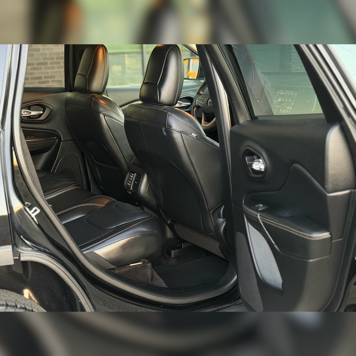Used 2017 Jeep Cherokee Limited FWD image 8