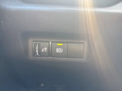 Used 2021 Toyota RAV4 XLE AWD/4WD image 19