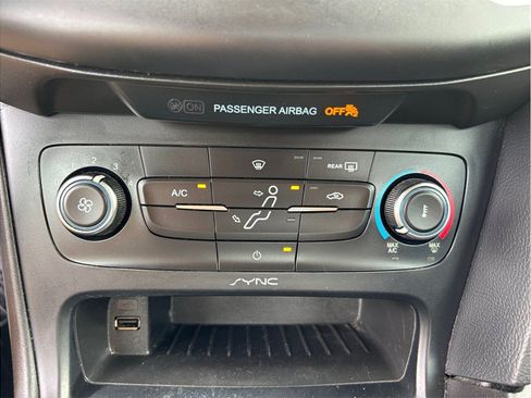 Used 2017 Ford Focus SE FWD image 23