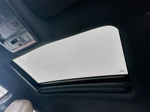 Used 2023 Toyota Tacoma Limited image 21