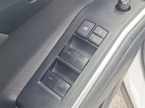 Used 2023 Toyota Highlander XLE image 26