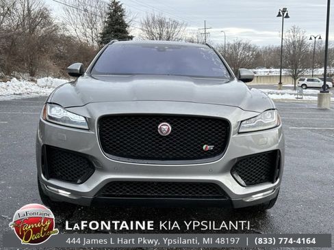 Used 2018 Jaguar F-PACE S image 8