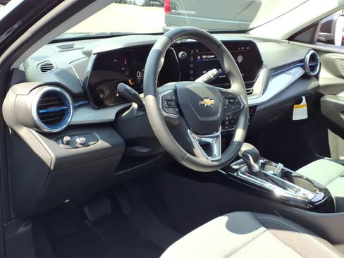 Used 2026 Chevrolet Trax LT w/ LT Convenience Package FWD image 9
