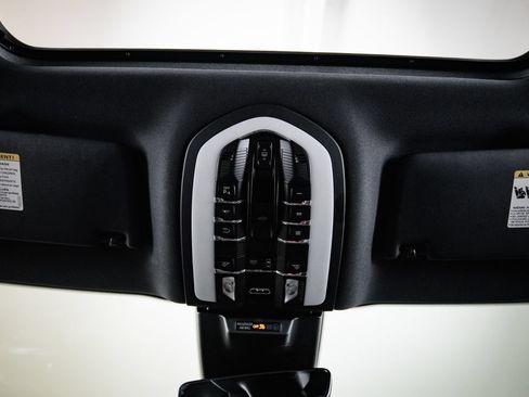 Certified 2024 Porsche Macan AWD/4WD image 20