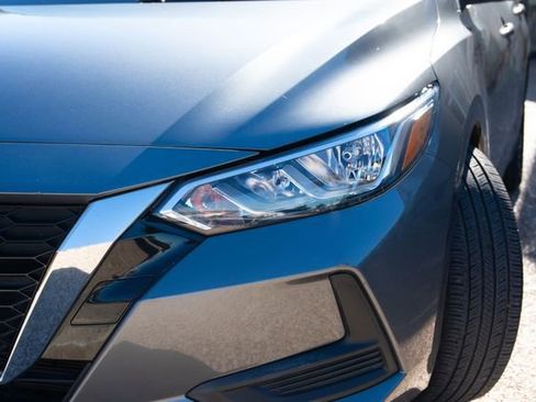 Used 2022 Nissan Sentra SV image 3