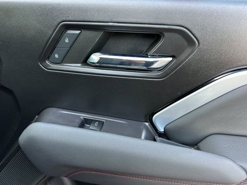 Used 2023 Chevrolet Colorado Z71 w/ Z71 Convenience Package 2 image 18