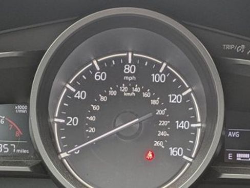 Used 2018 MAZDA MAZDA3 Touring FWD image 11