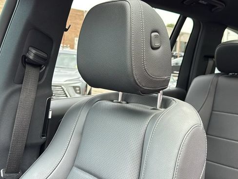 Used 2023 Mercedes-Benz GLS 450 4MATIC image 23