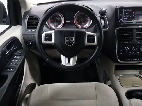 Used 2015 Dodge Grand Caravan SXT w/ UConnect Hands-Free Group image 16