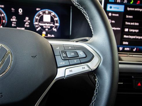 New 2026 Volkswagen Tiguan SE image 34