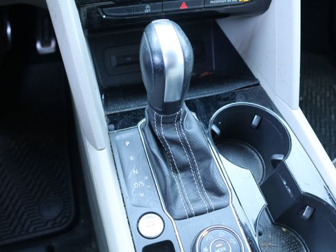 Used 2021 Volkswagen Atlas SEL Premium image 26