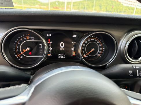 Used 2023 Jeep Gladiator Overland AWD/4WD image 18