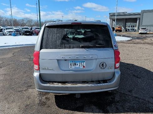 Used 2019 Dodge Grand Caravan SXT image 9