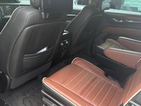 Used 2023 GMC Yukon Denali Ultimate w/ LPO, Floor Liner Package AWD/4WD image 8