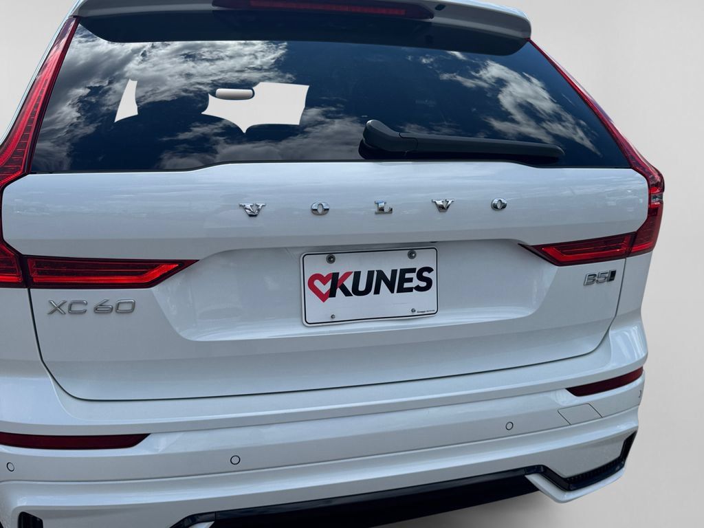 Used 2025 Volvo XC60 B5 Plus AWD/4WD image 9