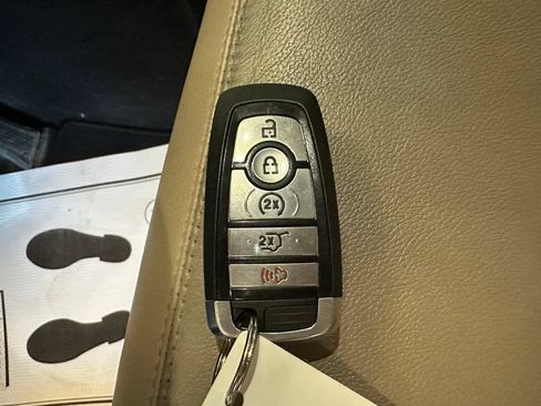 Used 2020 Ford Explorer Limited AWD/4WD image 16