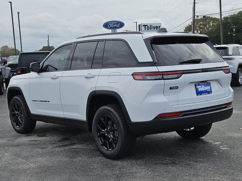 New 2025 Jeep Grand Cherokee Laredo image 7