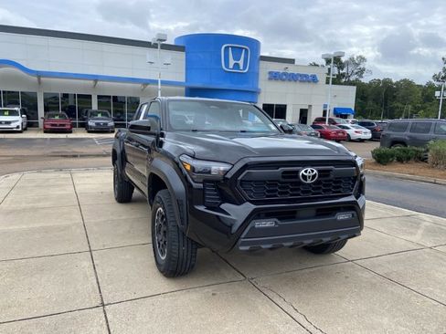 Used 2024 Toyota Tacoma TRD Off-Road AWD/4WD image 2