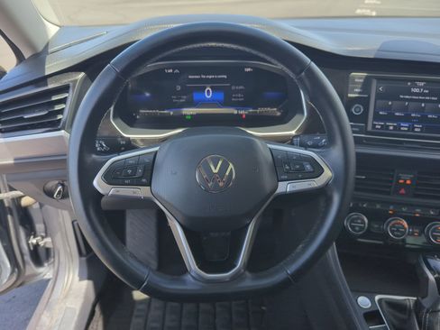 Used 2023 Volkswagen Jetta SE w/ Panoramic Sunroof Package FWD image 9