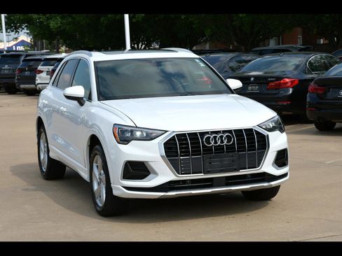 Used 2020 Audi Q3 2.0T Premium image 1