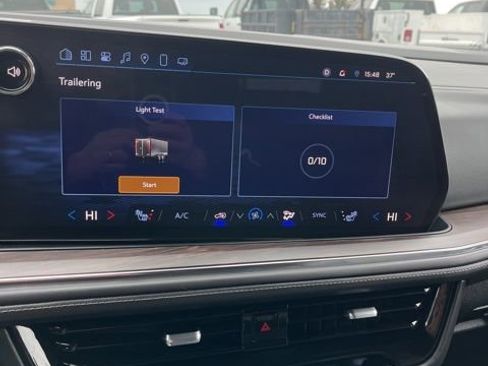 Used 2025 Chevrolet Suburban Z71 image 42