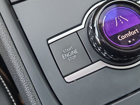Certified 2025 Volkswagen Tiguan SE AWD/4WD image 15