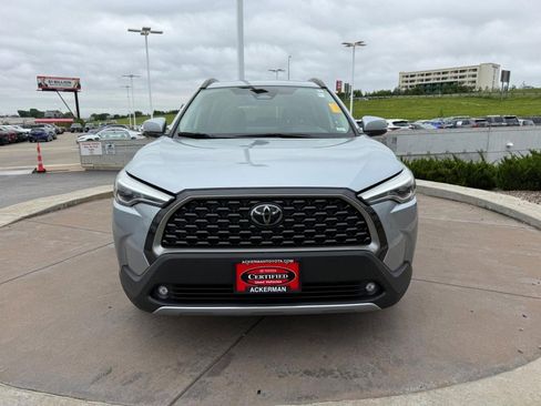 Used 2023 Toyota Corolla Cross XLE w/ Convenience Package FWD image 12