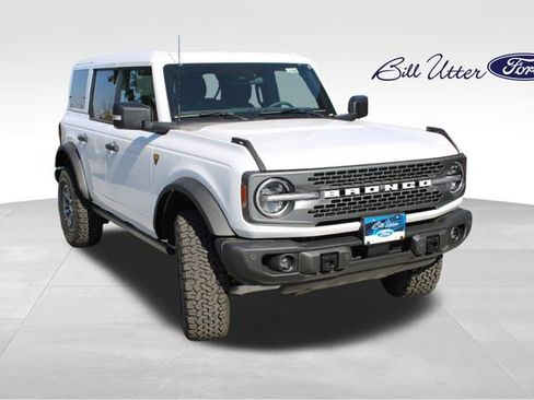 New 2025 Ford Bronco Badlands image 2