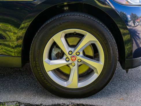 Used 2017 Jaguar F-PACE Premium image 23