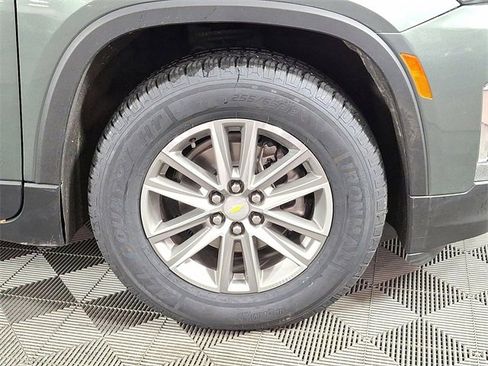 Used 2022 Chevrolet Traverse LT image 8