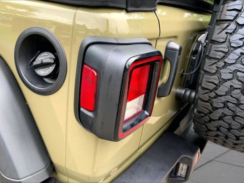 Used 2025 Jeep Wrangler Sport AWD/4WD image 25
