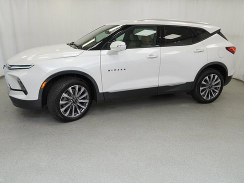 Used 2025 Chevrolet Blazer Premier w/ Driver Confidence II Package AWD/4WD image 4