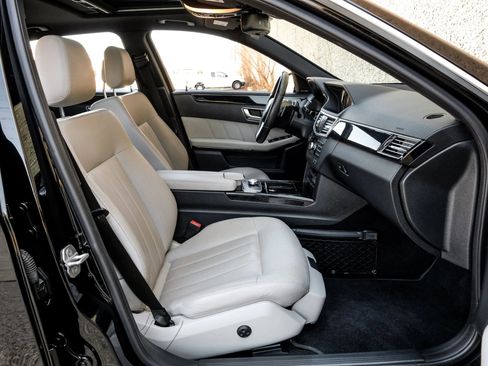 Used 2013 Mercedes-Benz E 550 4MATIC Sedan image 33