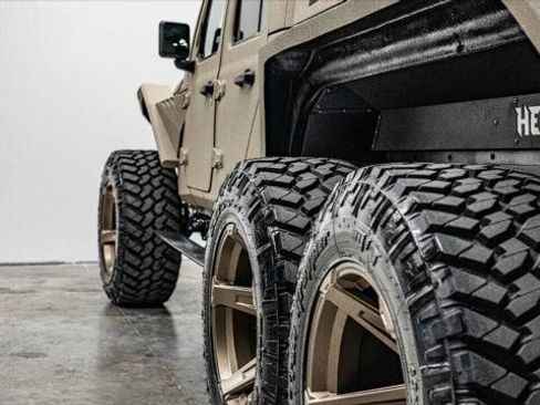 Used 2023 Jeep Gladiator Sport image 12