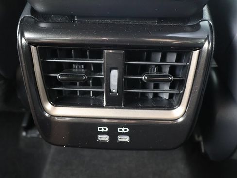Used 2025 Toyota Crown AWD/4WD image 50
