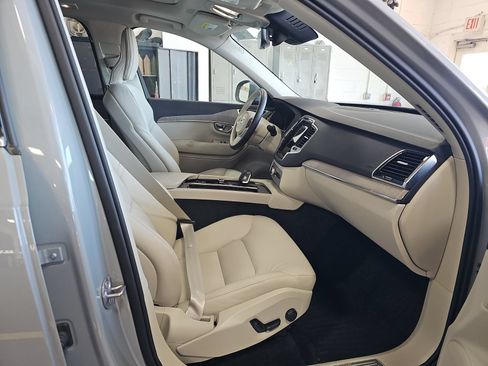 Used 2025 Volvo XC90 B6 Plus w/ Protection Package Premier AWD/4WD image 7