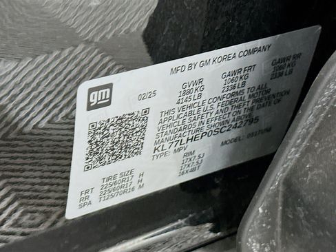 Used 2025 Chevrolet Trax LT FWD image 12