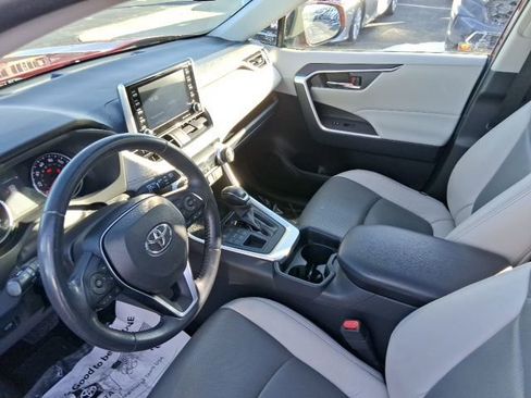 Used 2019 Toyota RAV4 XLE image 16