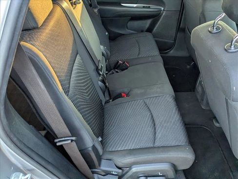 Used 2017 Dodge Journey SE image 19