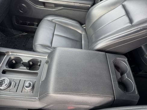Used 2024 Ford Expedition XLT image 14