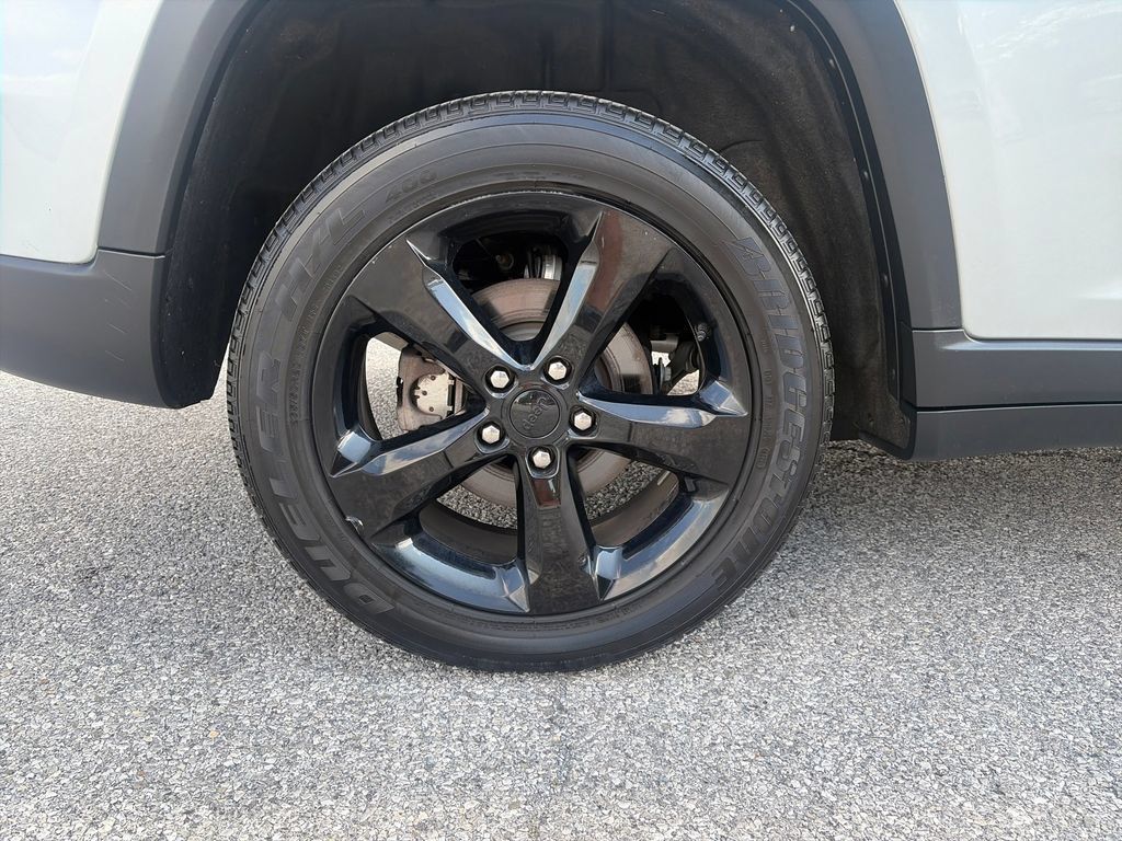 Used 2024 Jeep Grand Cherokee Altitude AWD/4WD image 49